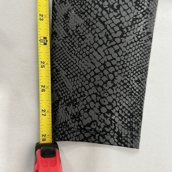 PINK VICTORIA’S SECRET Animal print ultimate high waist leggings, black small P - Picture 6 of 8